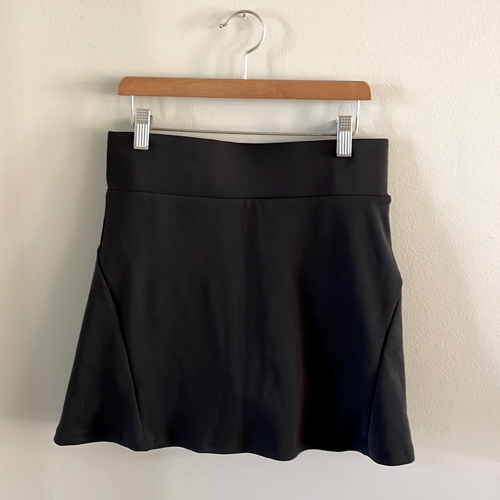 Like-new black tennis skirt, 15” waist to hem